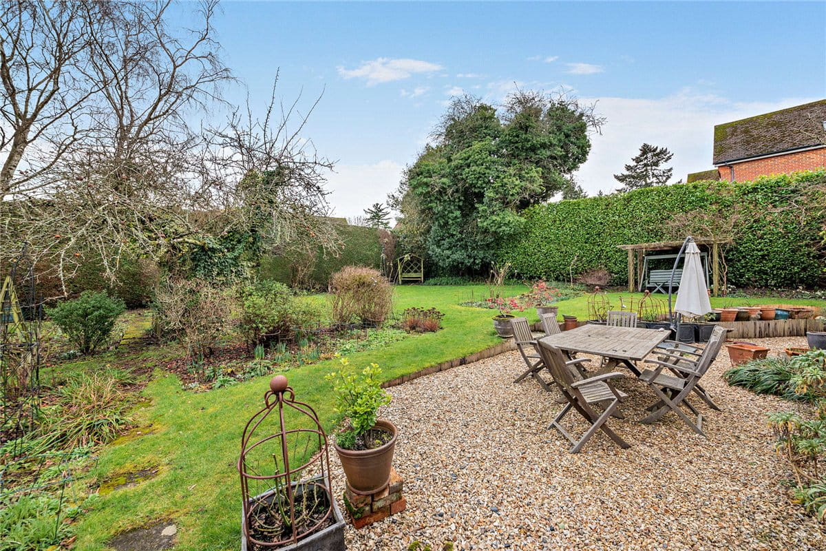 5 bedroom house, Andover Road, Newbury RG14 - Available