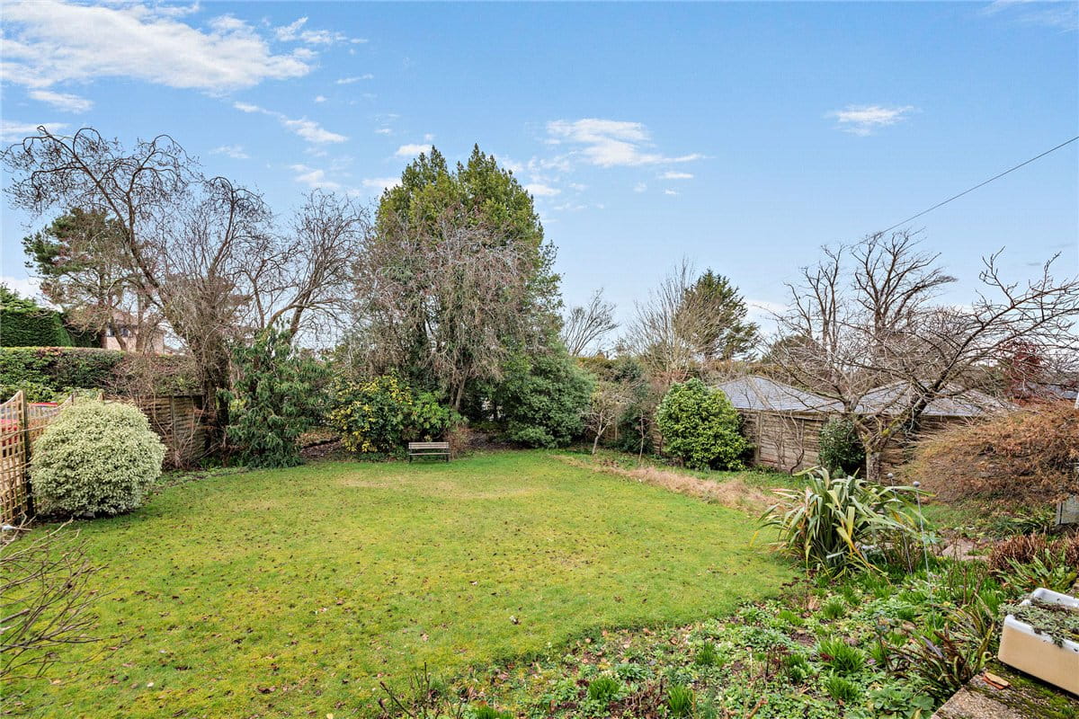 5 bedroom house, Andover Road, Newbury RG14 - Available