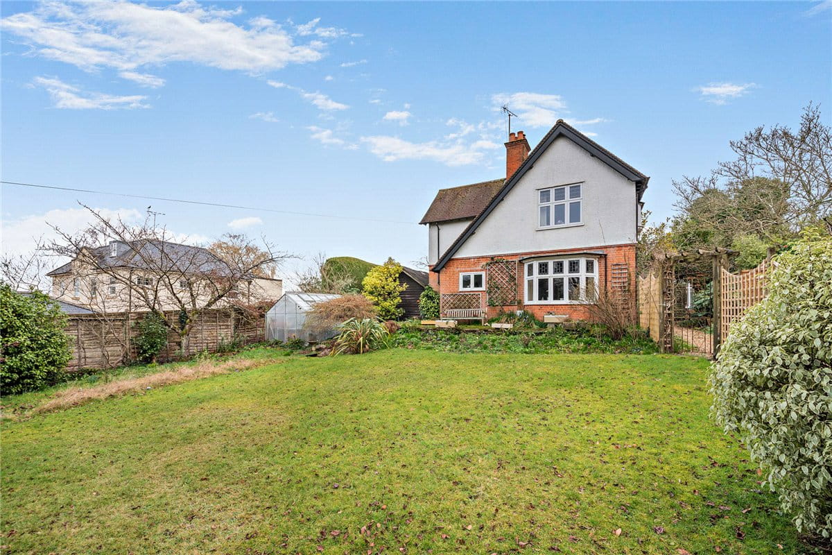 5 bedroom house, Andover Road, Newbury RG14 - Available