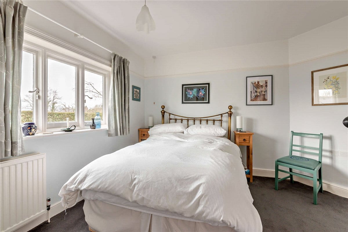 5 bedroom house, Andover Road, Newbury RG14 - Available