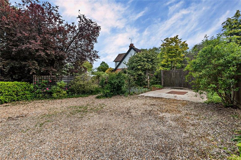 5 bedroom house, Andover Road, Newbury RG14 - Available