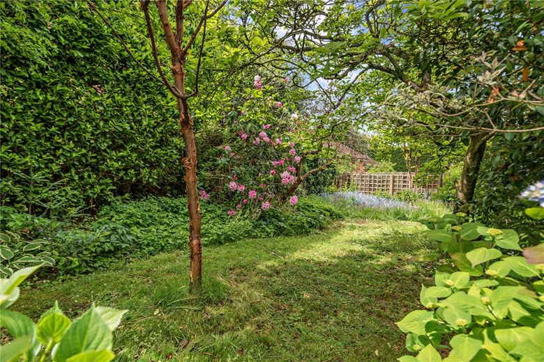 5 bedroom house, Andover Road, Newbury RG14 - Available