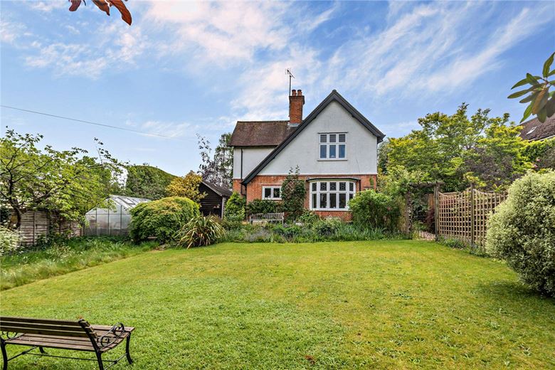5 bedroom house, Andover Road, Newbury RG14 - Available