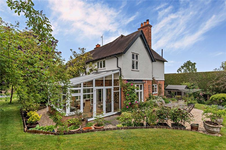 5 bedroom house, Andover Road, Newbury RG14 - Available