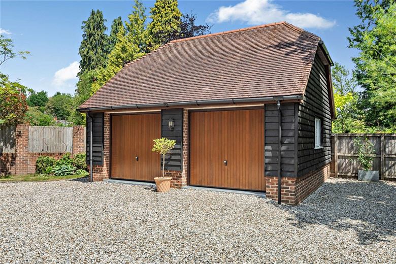 5 bedroom house, Yattendon Road, Hermitage RG18 - Available