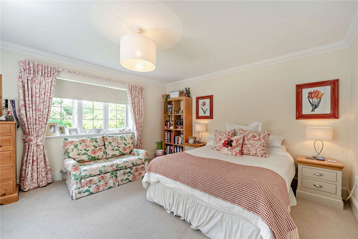5 bedroom house, Yattendon Road, Hermitage RG18 - Available
