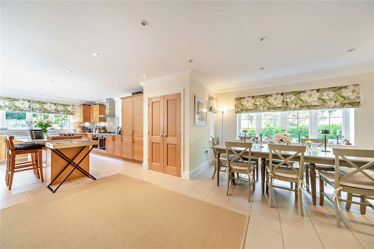 5 bedroom house, Yattendon Road, Hermitage RG18 - Available