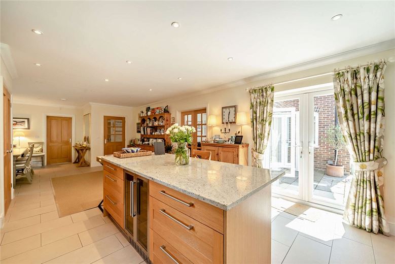 5 bedroom house, Yattendon Road, Hermitage RG18 - Available