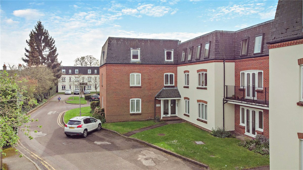 2 bedroom flat, Victoria Gardens, Newbury RG14 - Sold STC
