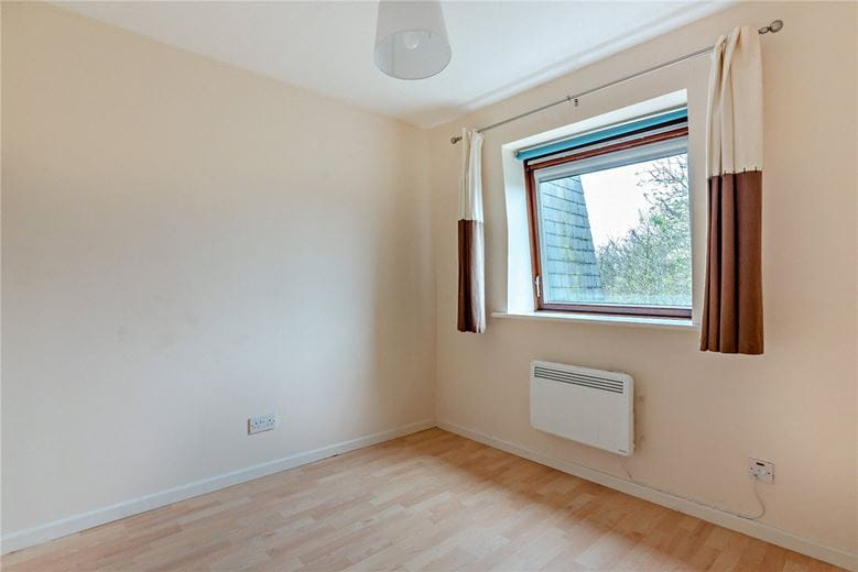 2 bedroom flat, Victoria Gardens, Newbury RG14 - Sold STC