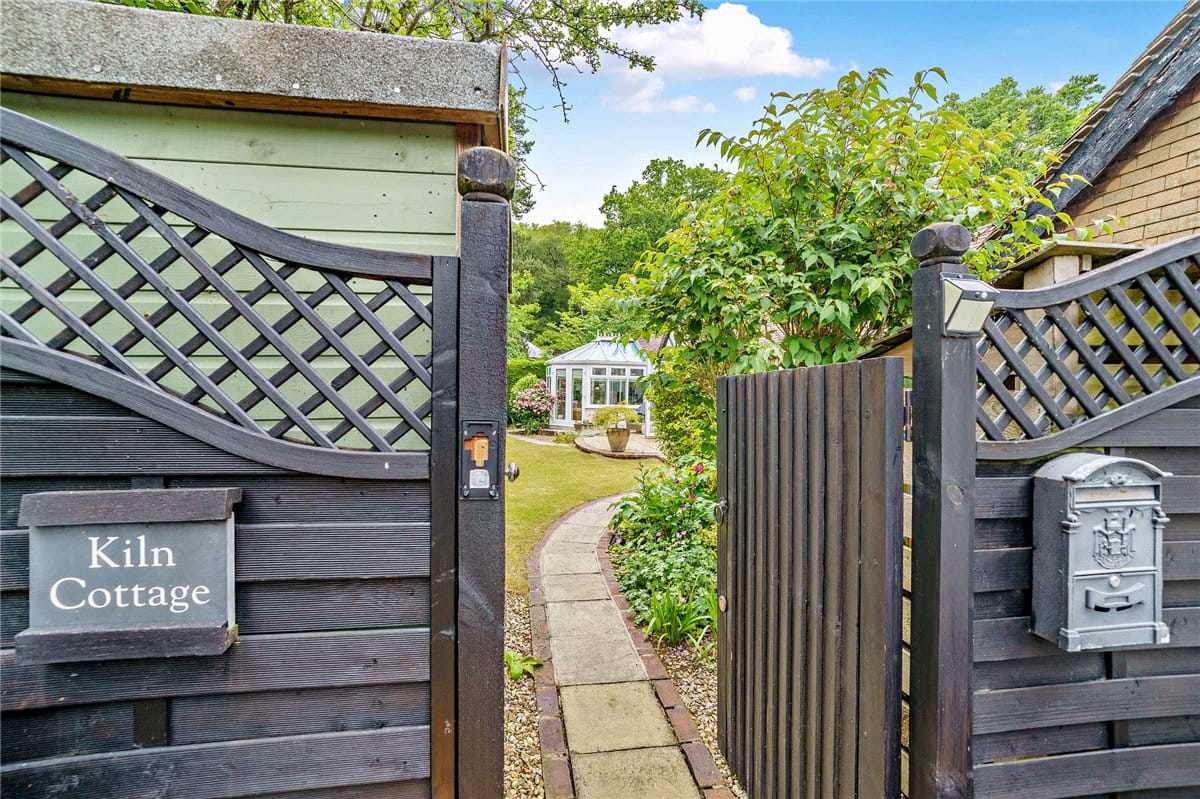 2 bedroom bungalow, Ridgeway Close, Hermitage RG18 - Sold STC