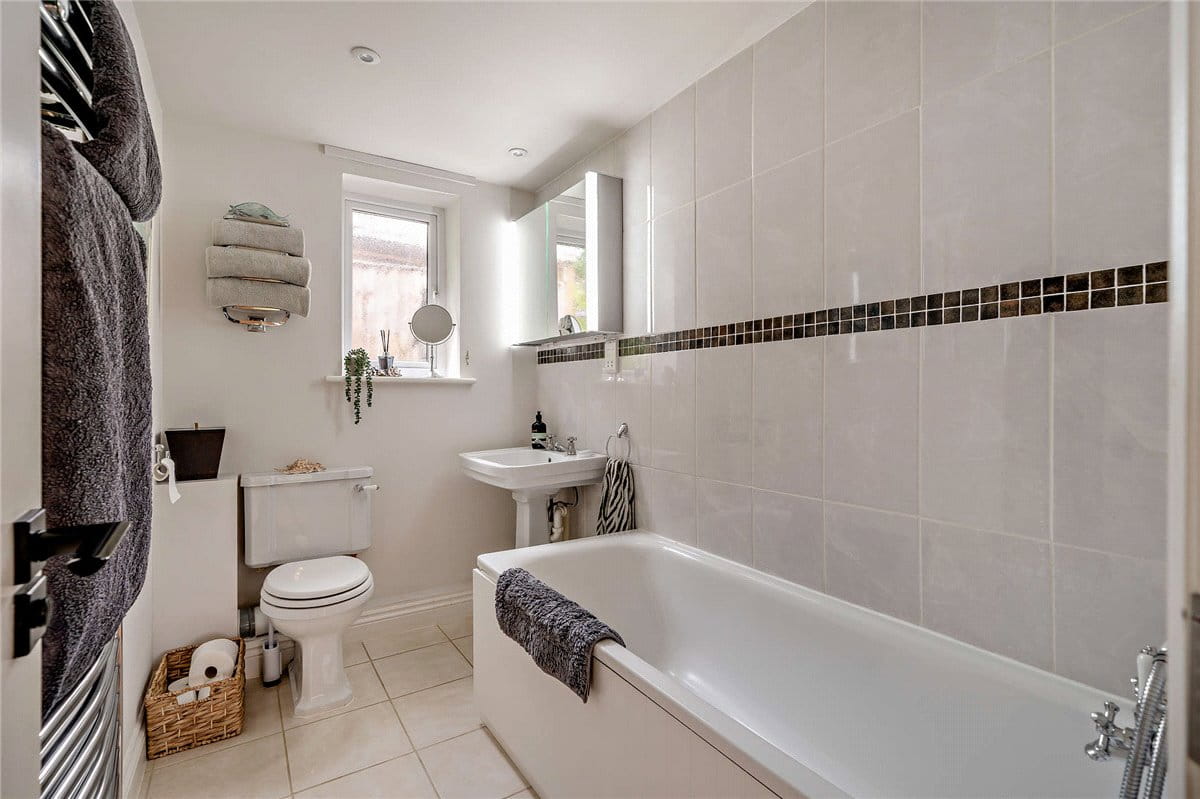 2 bedroom bungalow, Ridgeway Close, Hermitage RG18 - Sold STC