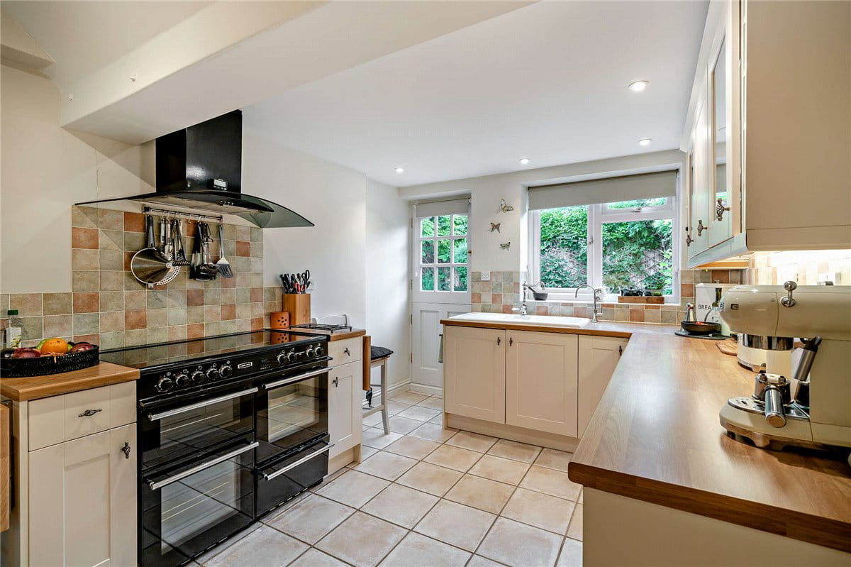 2 bedroom bungalow, Ridgeway Close, Hermitage RG18 - Sold STC