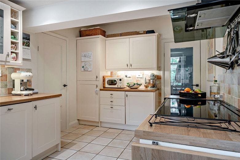 2 bedroom bungalow, Ridgeway Close, Hermitage RG18 - Sold STC