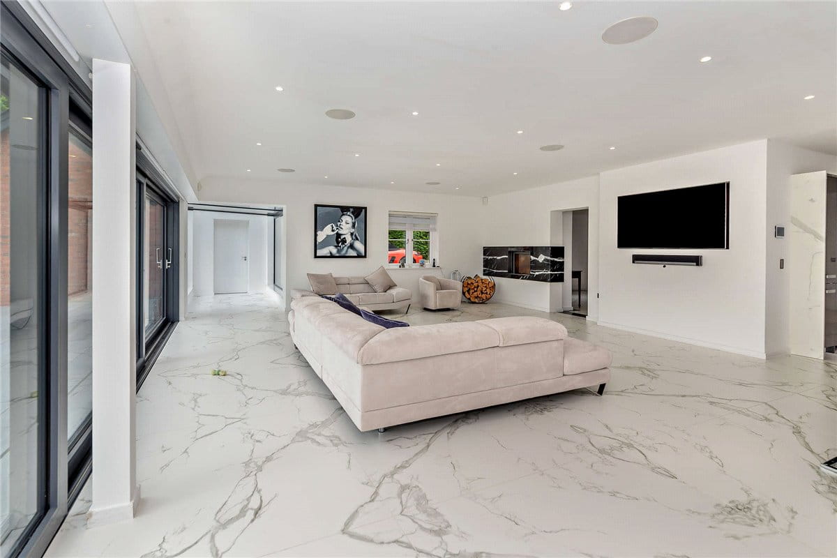 5 bedroom house, Newbury Road, Headley RG19 - Available