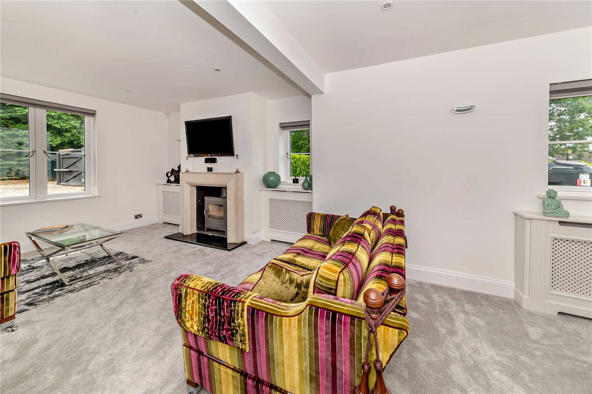 5 bedroom house, Newbury Road, Headley RG19 - Available