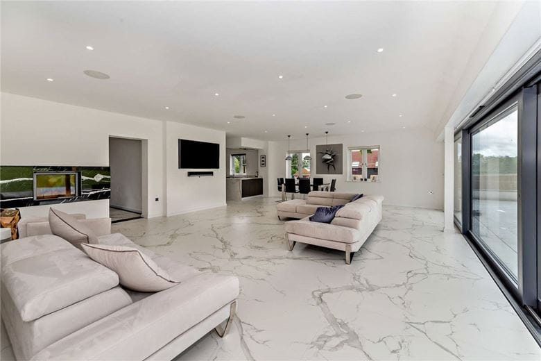 5 bedroom house, Newbury Road, Headley RG19 - Available