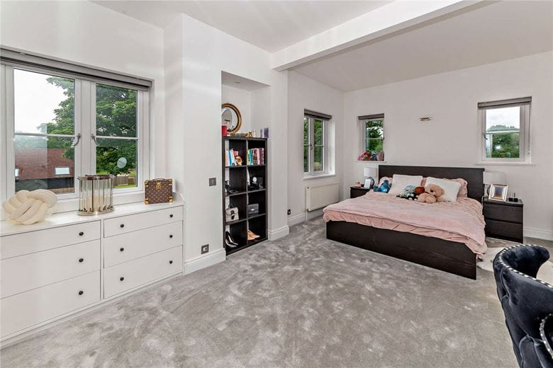 5 bedroom house, Newbury Road, Headley RG19 - Available