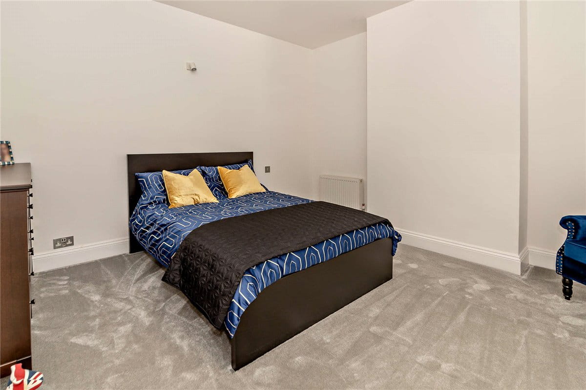 5 bedroom house, Newbury Road, Headley RG19 - Available