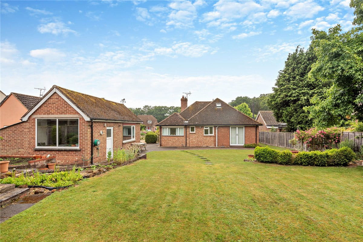 3 bedroom bungalow, Long Lane, Hermitage RG18 - Available