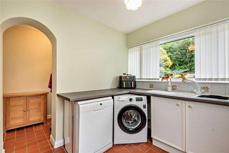3 bedroom bungalow, Long Lane, Hermitage RG18 - Available