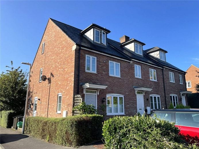4 bedroom house, Woodhouse Gardens, Greenham RG19 - Available