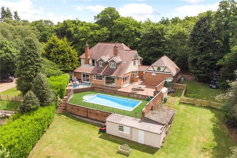 6 bedroom house, Newtown Common, Newbury RG20 - Available