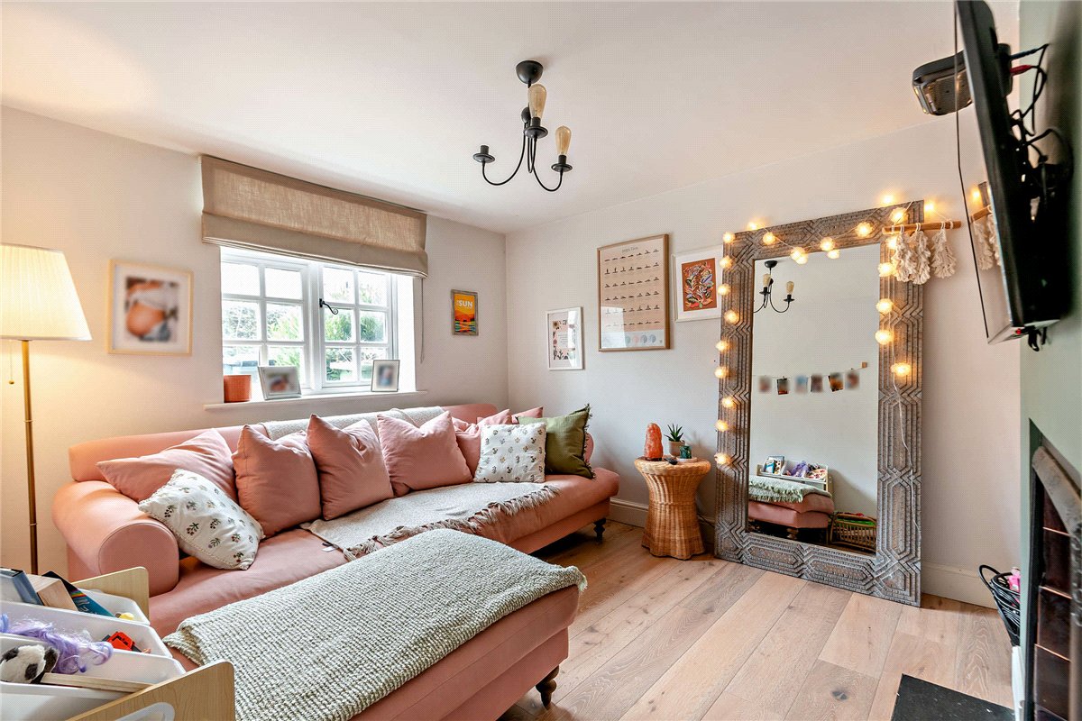 4 bedroom house, Cold Ash Hill, Cold Ash RG18 - Available