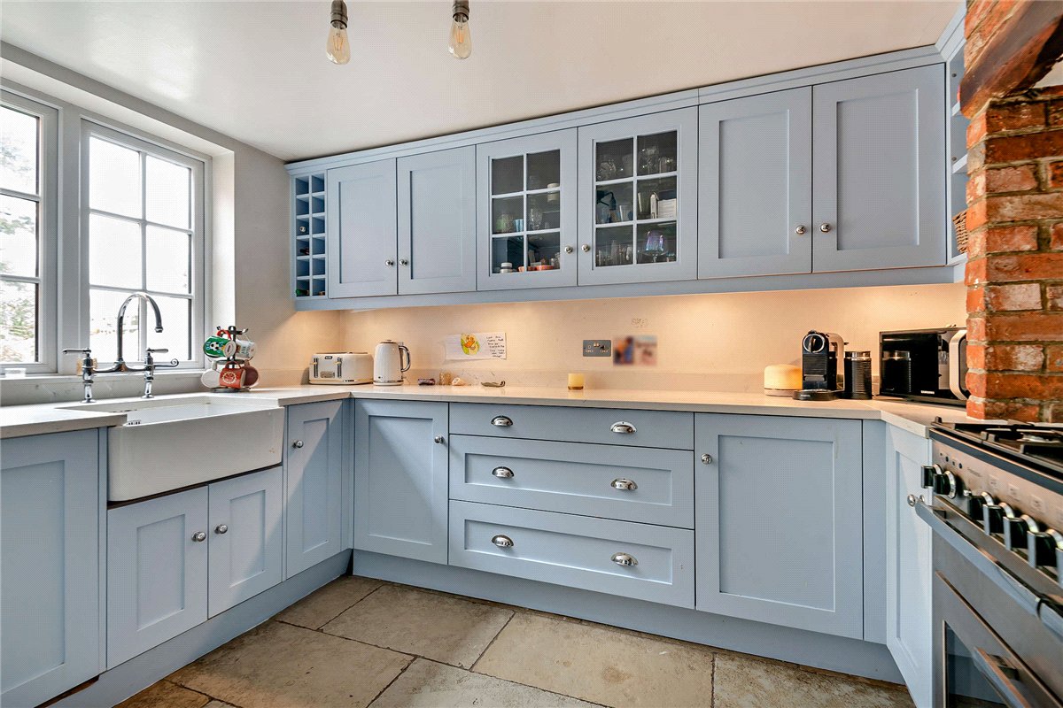 4 bedroom house, Cold Ash Hill, Cold Ash RG18 - Available