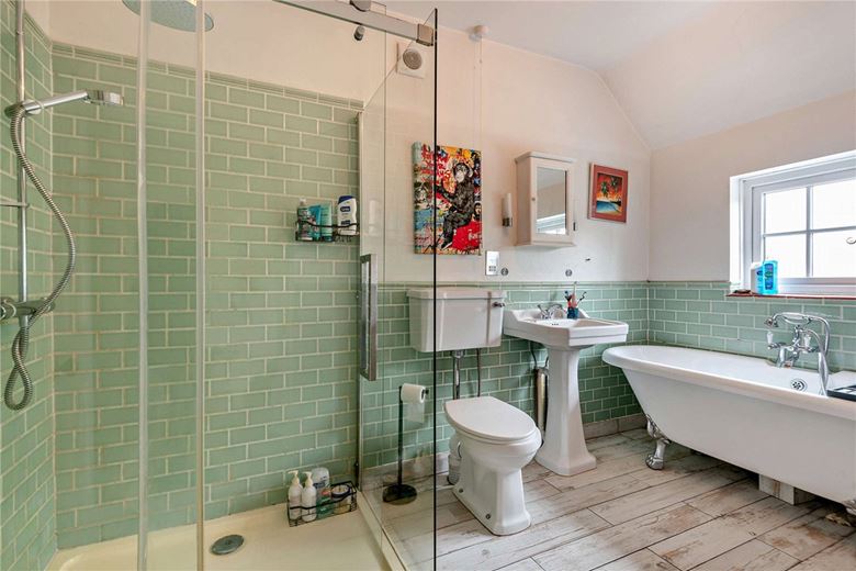 4 bedroom house, Cold Ash Hill, Cold Ash RG18 - Available