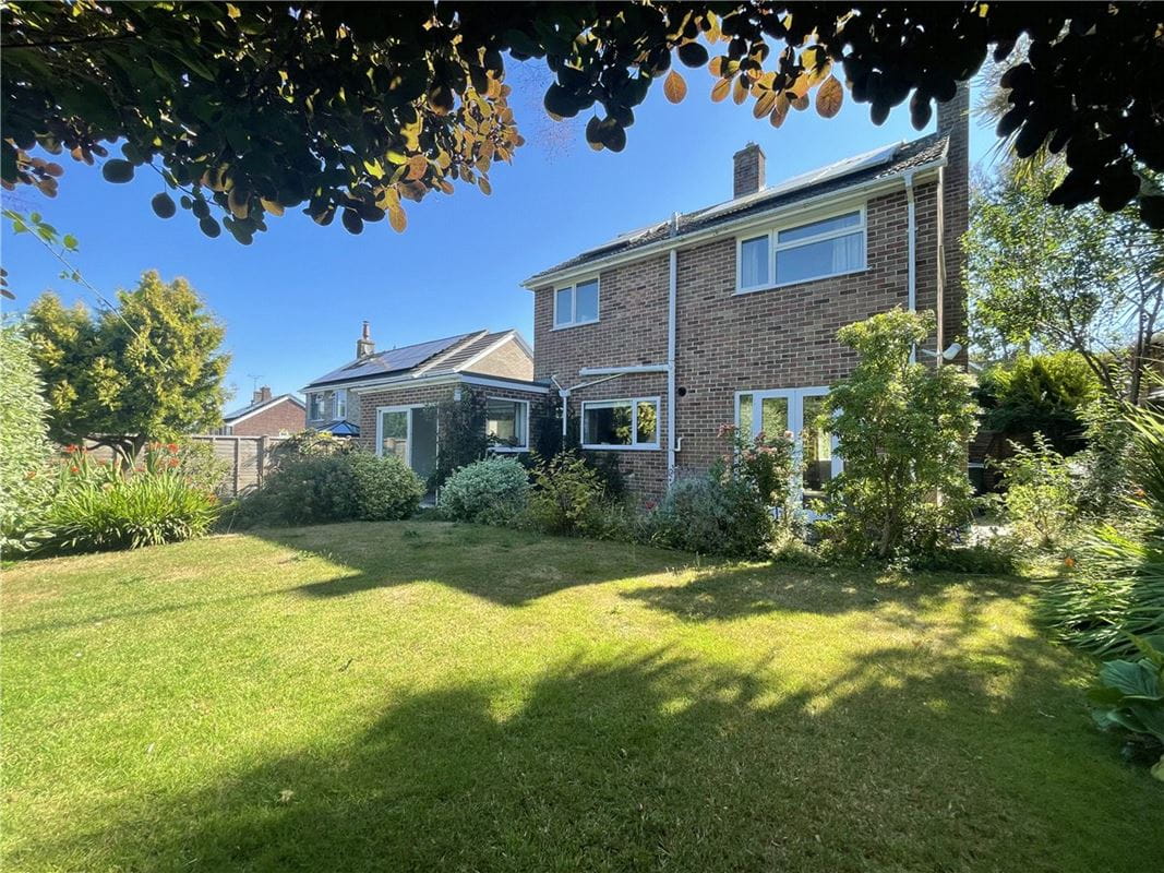 3 bedroom house, Cheriton Close, Newbury RG14 - Sold STC