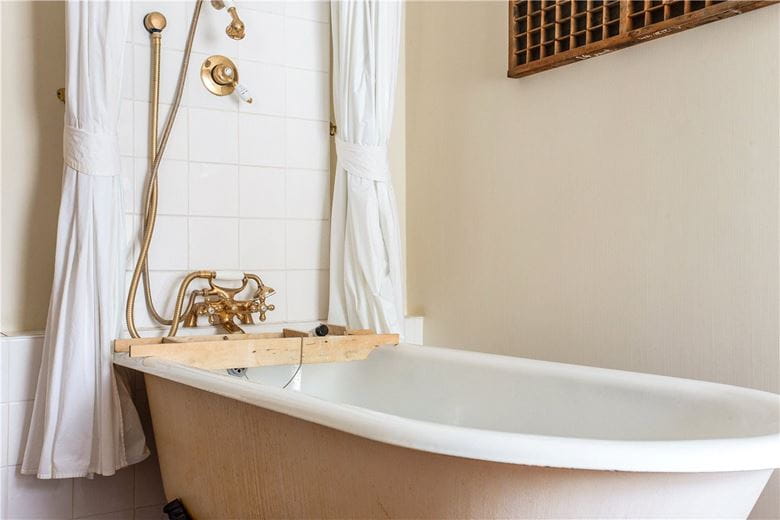 6 bedroom house, Eastbury, Hungerford RG17 - Available