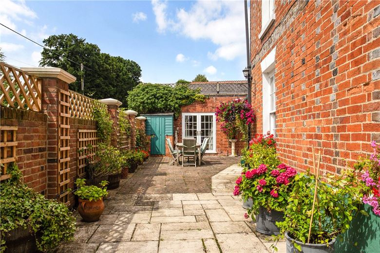 6 bedroom house, Eastbury, Hungerford RG17 - Available