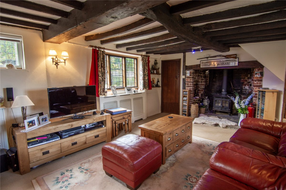 4 bedroom cottage, Newbury Road, Wickham RG20 - Available