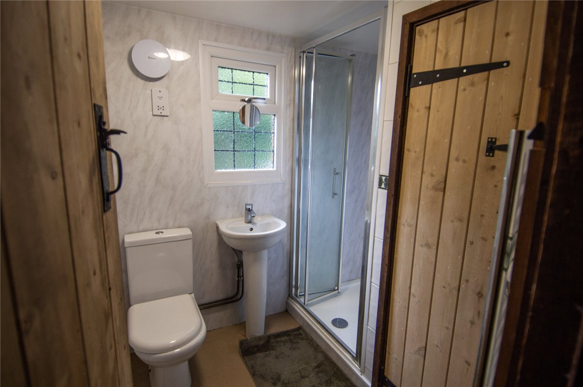 4 bedroom cottage, Newbury Road, Wickham RG20 - Available