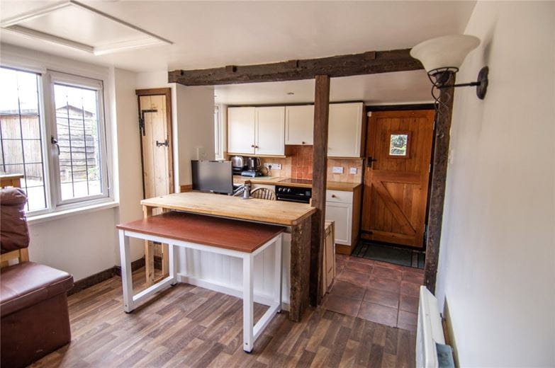 4 bedroom cottage, Newbury Road, Wickham RG20 - Available