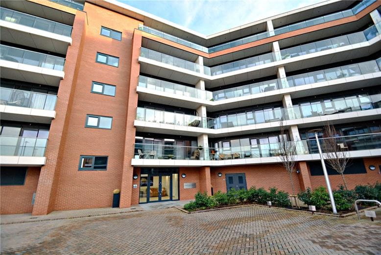 1 bedroom flat, Racecourse Road, Newbury RG14 - Available