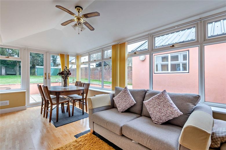 4 bedroom bungalow, Long Lane, Hermitage RG18 - Available