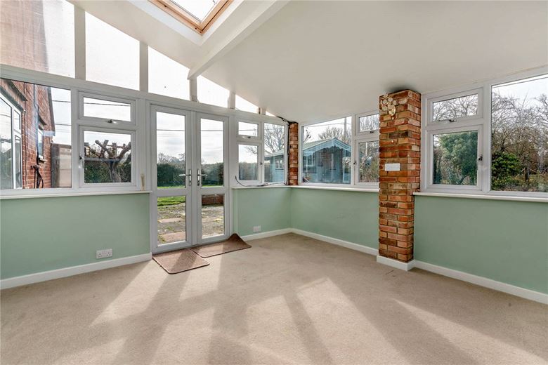 3 bedroom house, Gravelly Close, North End RG20 - Available