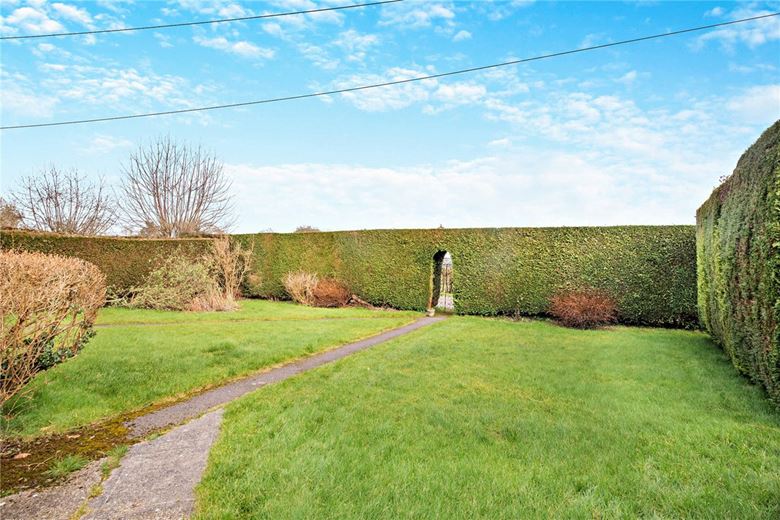 3 bedroom house, Gravelly Close, North End RG20 - Available