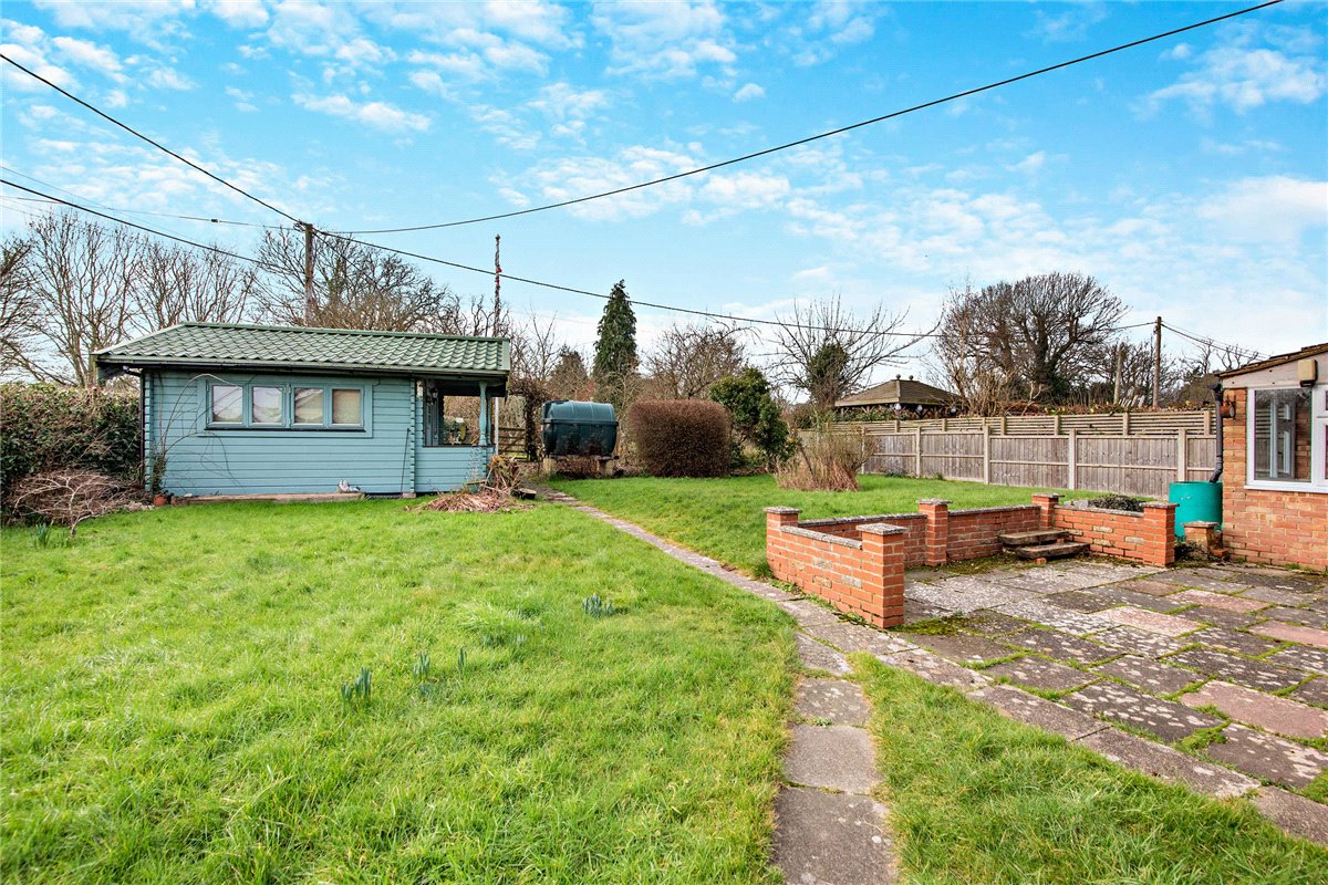 3 bedroom house, Gravelly Close, North End RG20 - Available