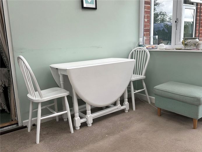 3 bedroom house, Gravelly Close, North End RG20 - Available