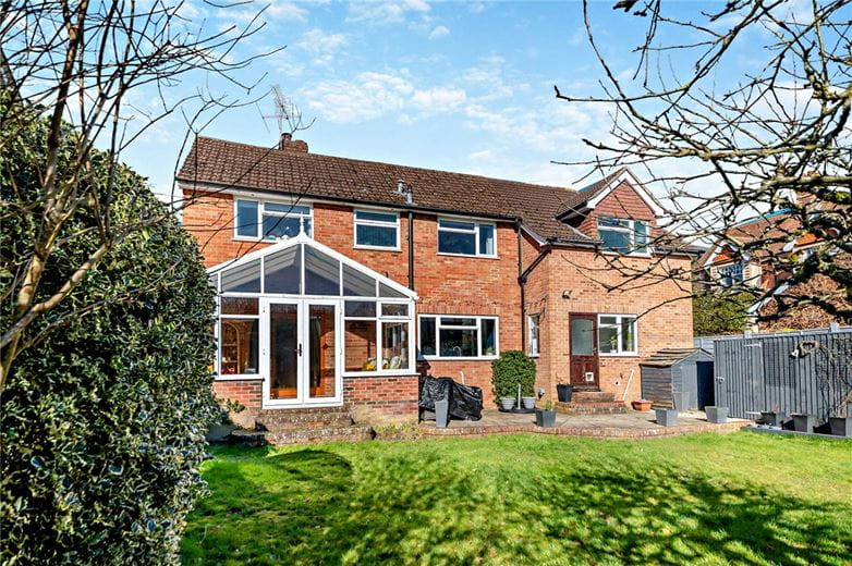 4 bedroom house, High Street, Hermitage RG18 - Available