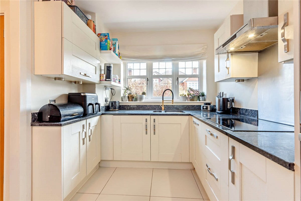 2 bedroom house, Paddock End, Woolton Hill RG20 - Sold