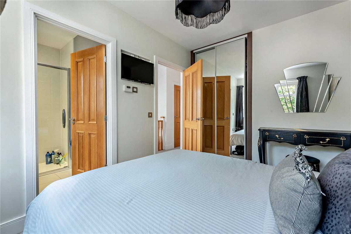 2 bedroom house, Paddock End, Woolton Hill RG20 - Sold