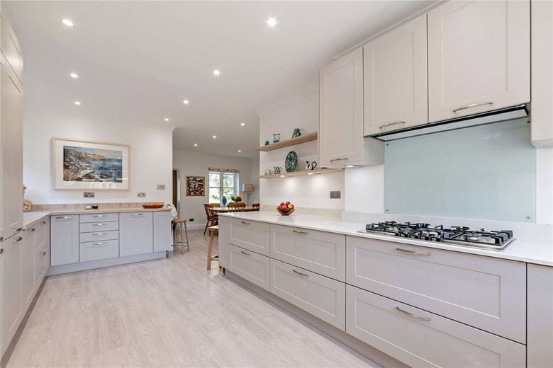 5 bedroom house, Oak Close, Baughurst RG26 - Available