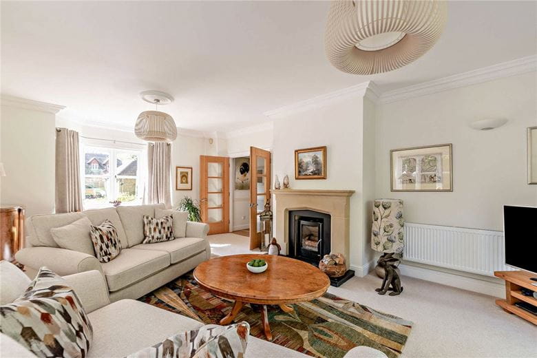 5 bedroom house, Oak Close, Baughurst RG26 - Available