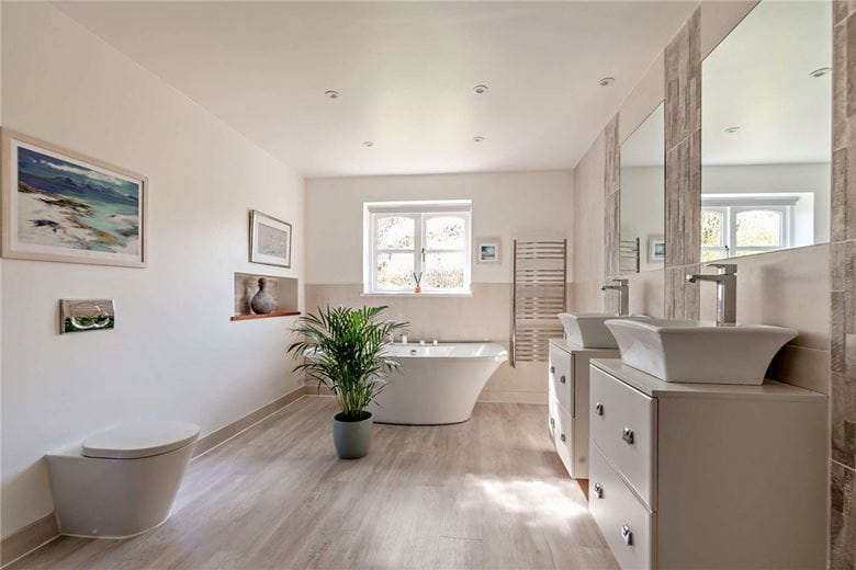 5 bedroom house, Oak Close, Baughurst RG26 - Available