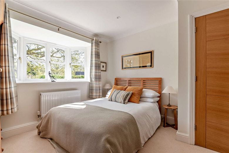 5 bedroom house, Oak Close, Baughurst RG26 - Available