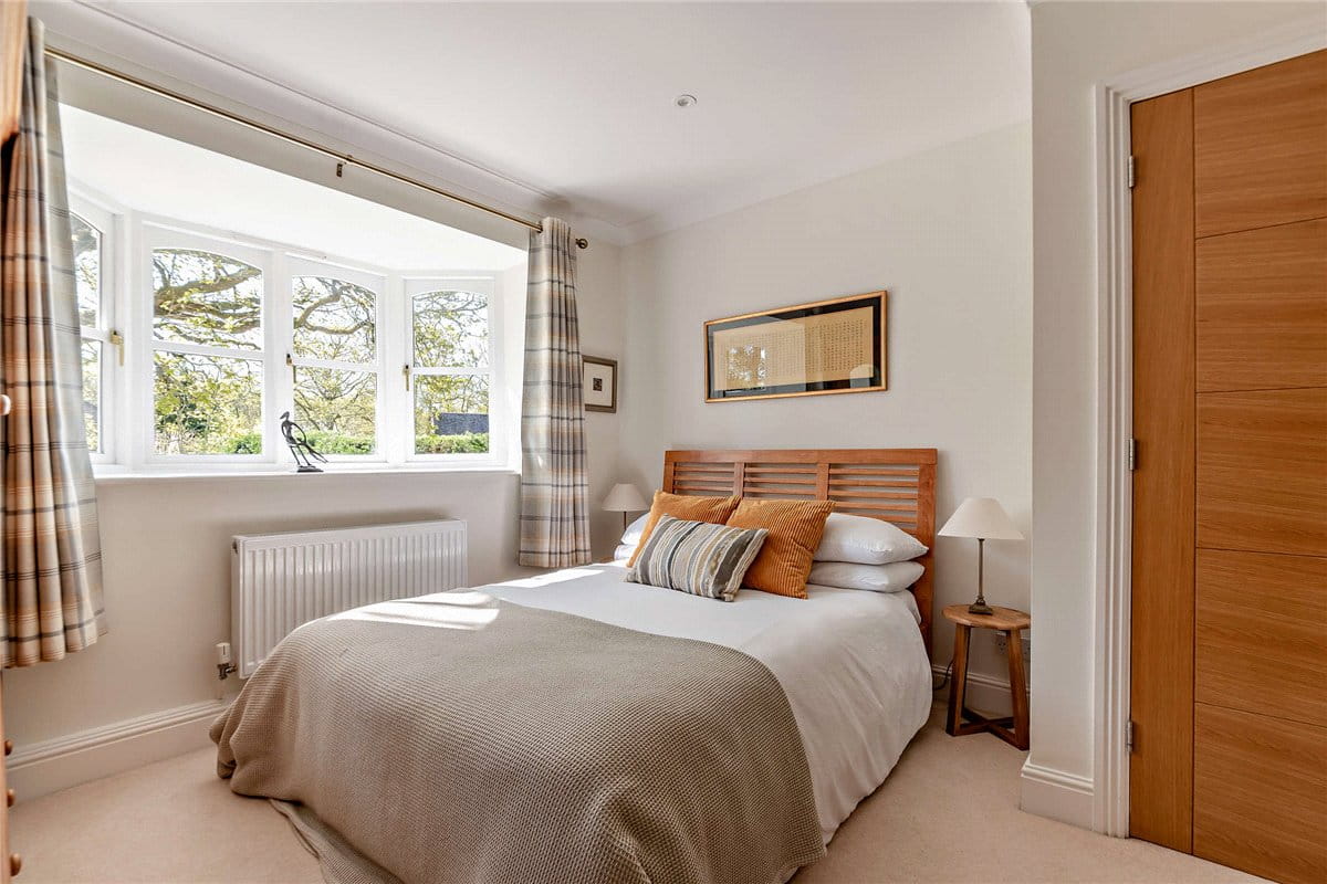 5 bedroom house, Oak Close, Baughurst RG26 - Available